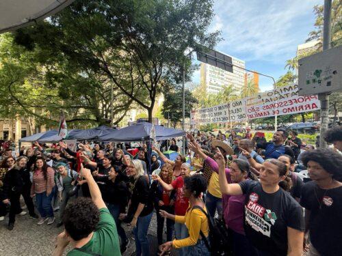 Após quase 30 horas de resistência sob privações, professores de BH conquistam reunião com Secretário e buscam mediação no Ministério Público hoje